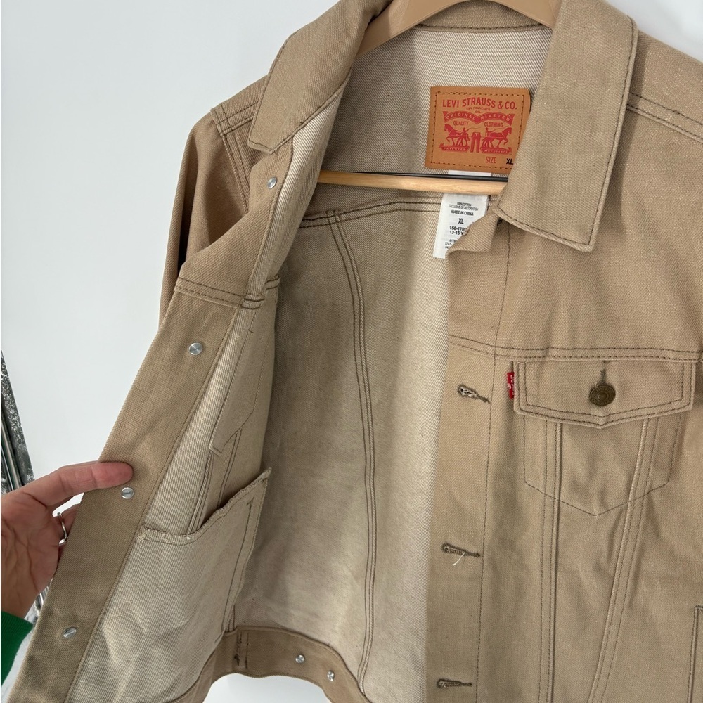 LEVI’S Youth Tan Trucker Jacket - Picture 6 of 9